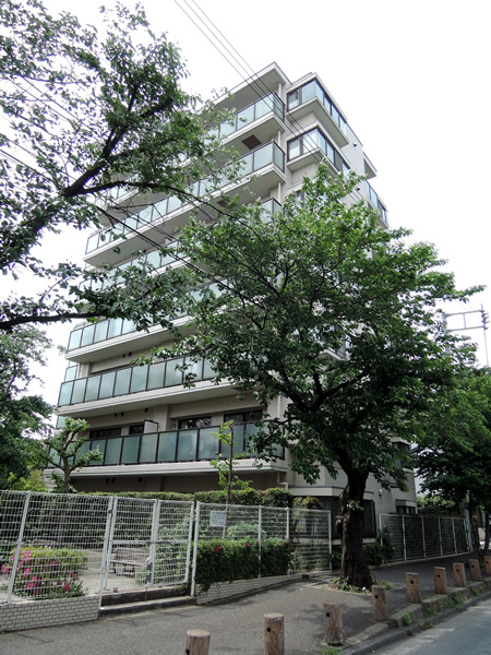 ファミール登戸の外観