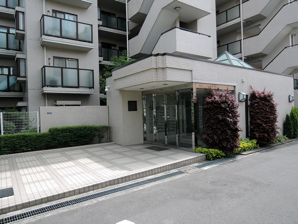 ファミール登戸の外観