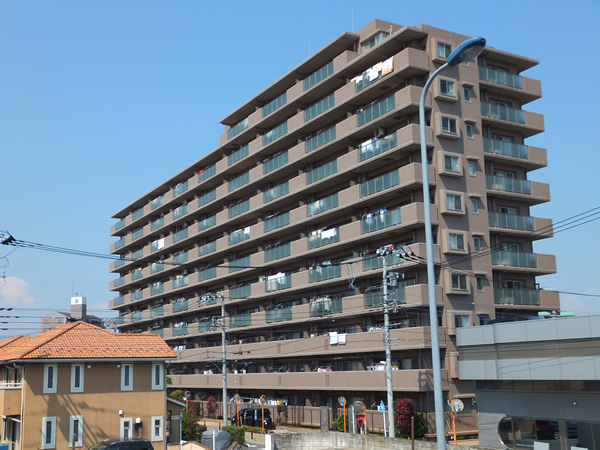 グランソレイユ橋本の外観