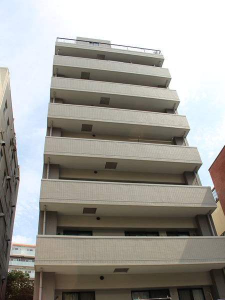 プラハ川崎本町通りの外観