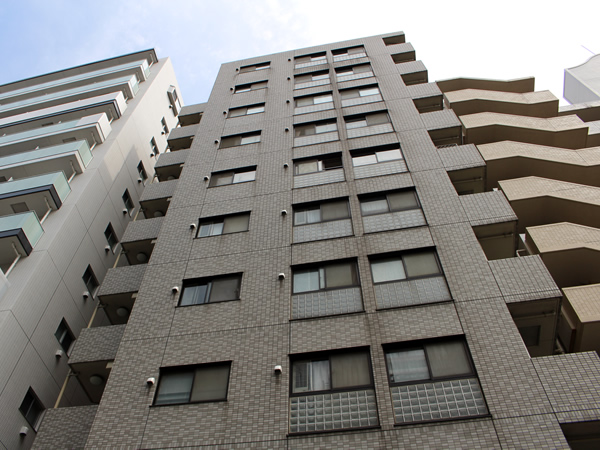 アドヴァンス川崎駅前の外観