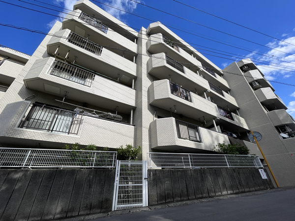 藤和新百合ヶ丘コープの外観