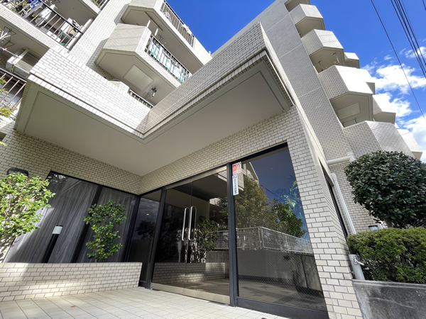 藤和新百合ヶ丘コープの外観