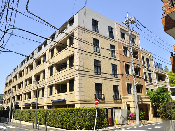 グランシティ横浜西口の外観