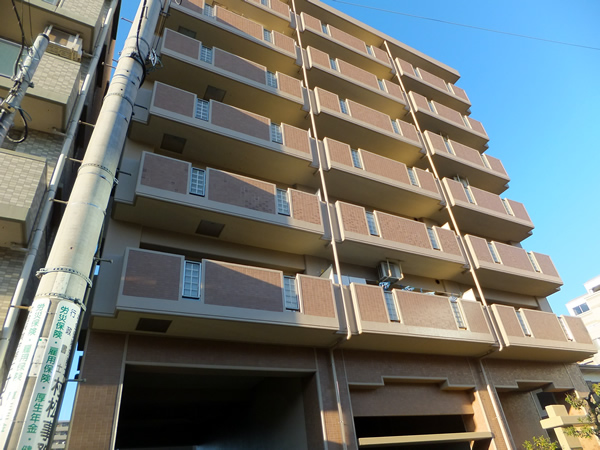 アールプラザ本厚木の外観