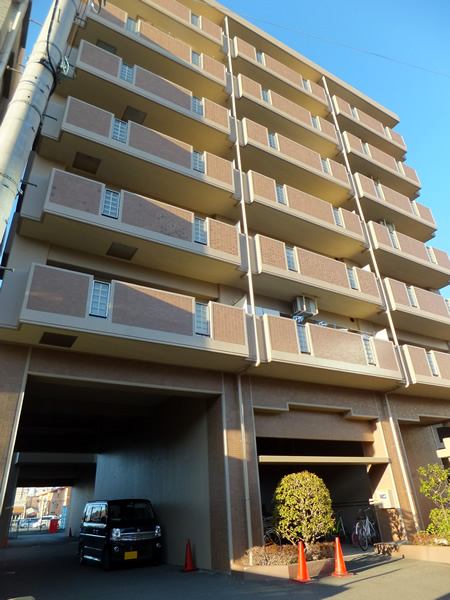 アールプラザ本厚木の外観