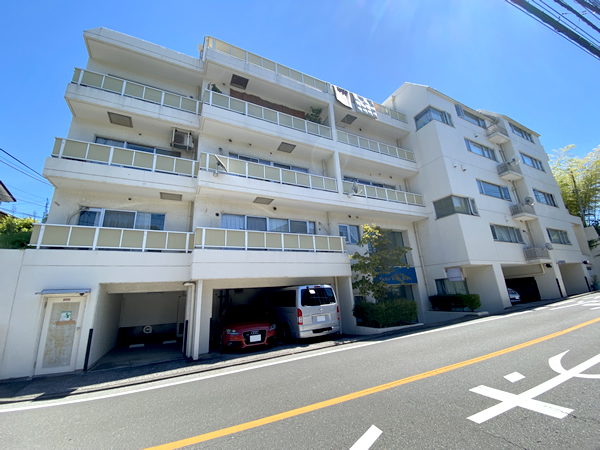 磯子タウンハウスの外観