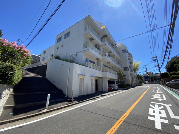 磯子タウンハウスの外観