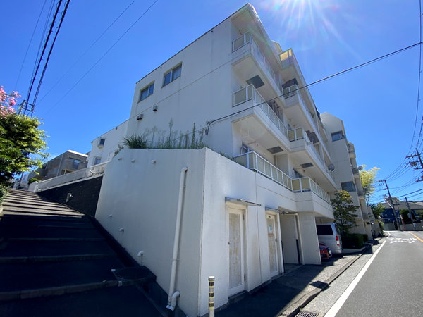 磯子タウンハウスの外観