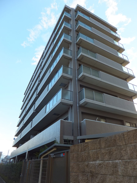 ローヤルシティ本厚木の外観