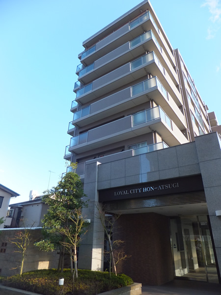 ローヤルシティ本厚木の外観