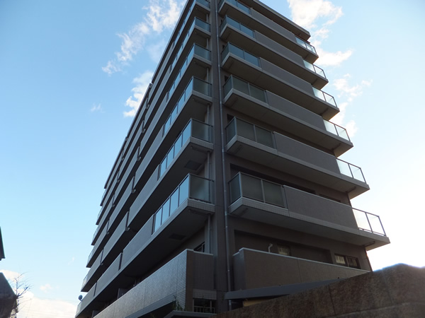 ローヤルシティ本厚木の外観