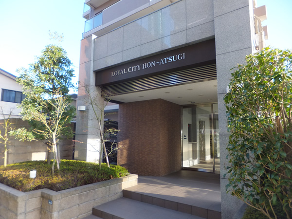 ローヤルシティ本厚木の外観