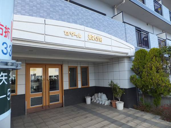 セザール東海大学前の外観