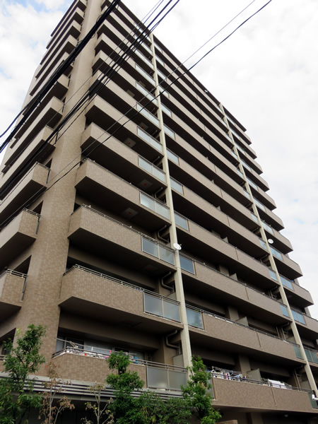 サーパス厚木旭町の外観