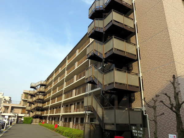 クイーンシティ町田の外観