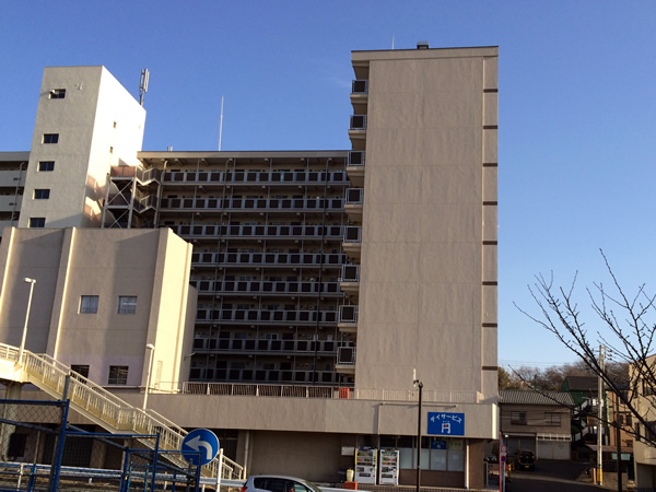 子安台共同ビルの外観