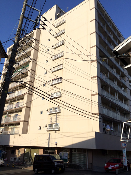 子安台共同ビルの外観