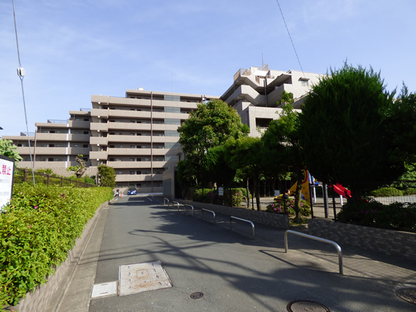 南林間パークホームズ2番館の外観