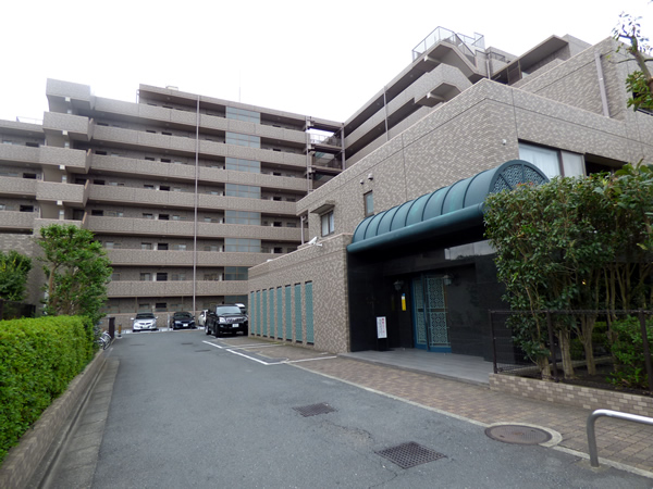 南林間パークホームズ2番館の外観