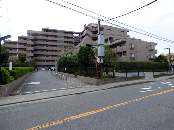 南林間パークホームズ2番館の外観