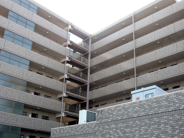 南林間パークホームズ2番館の外観