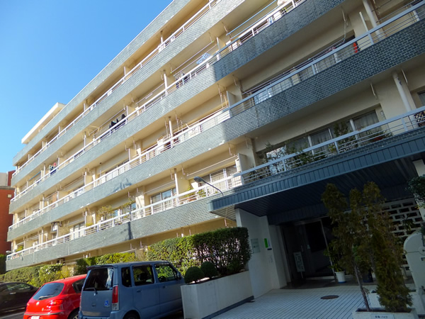 高輪ハイツの外観