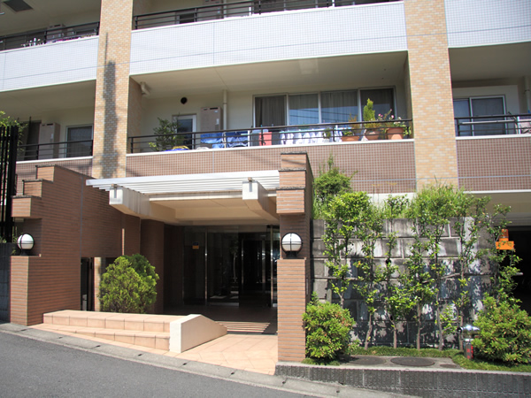 ラヴィドール宮崎台の外観