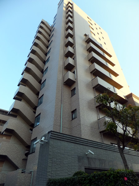 サーパス本厚木の外観