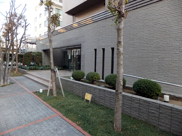 サーパス本厚木の外観