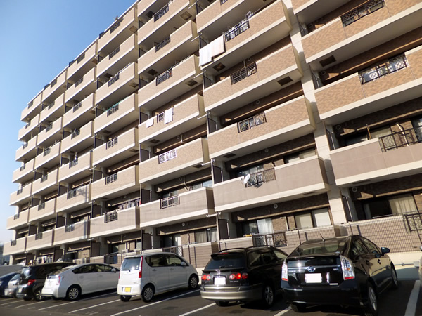 ゼファー本厚木メープルガーデンの外観