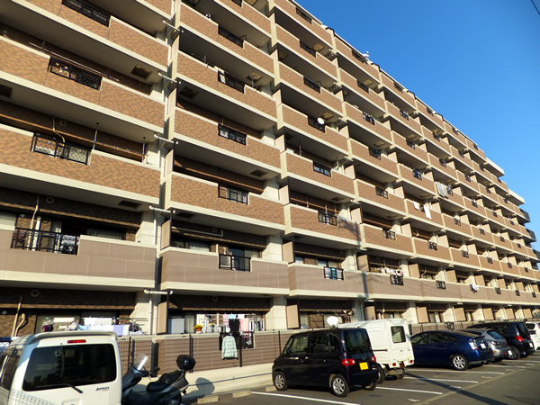 ゼファー本厚木メープルガーデンの外観