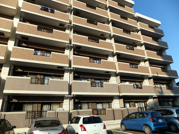 ゼファー本厚木メープルガーデンの外観