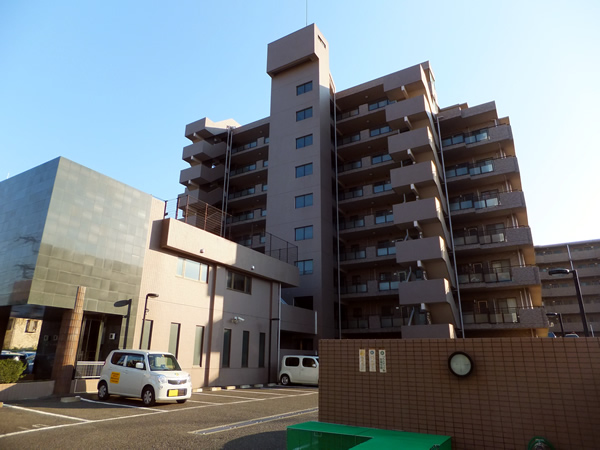 グリーンコーポ本厚木の外観