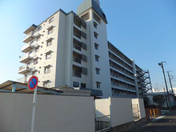 星和伊勢原マンションの外観