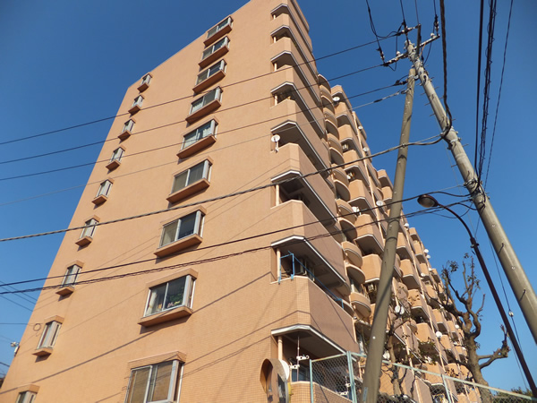 鶴巻温泉サマリヤマンションの外観