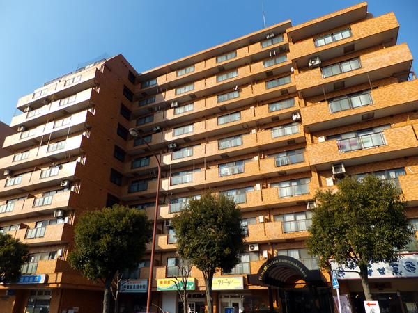 ライオンズマンション鶴巻温泉の外観