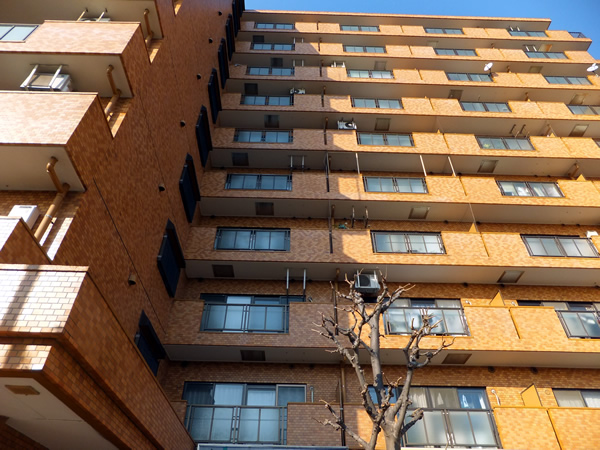 ライオンズマンション鶴巻温泉の外観