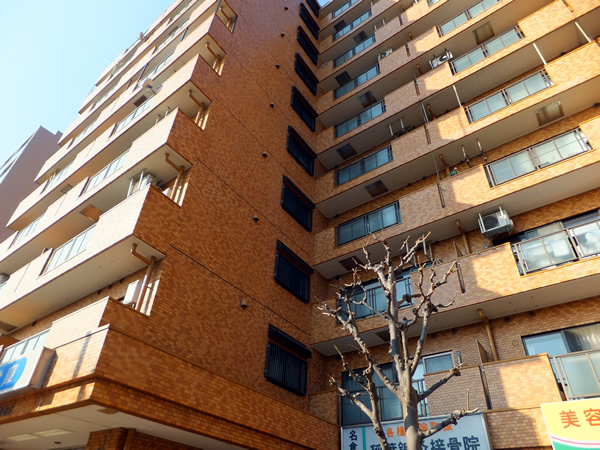 ライオンズマンション鶴巻温泉の外観