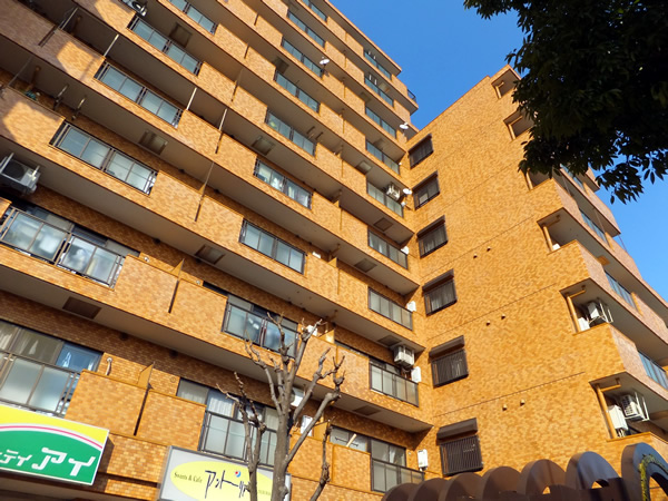 ライオンズマンション鶴巻温泉の外観