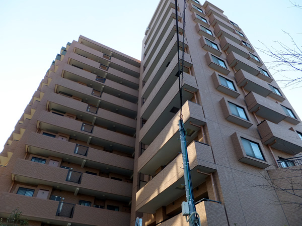 コスモステージ鶴巻温泉の外観