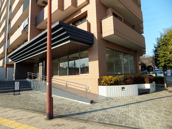 コスモステージ鶴巻温泉の外観