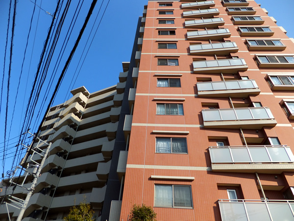 レクセルマンション鶴巻温泉の外観