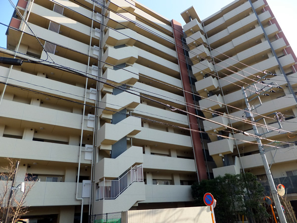 レクセルマンション鶴巻温泉の外観