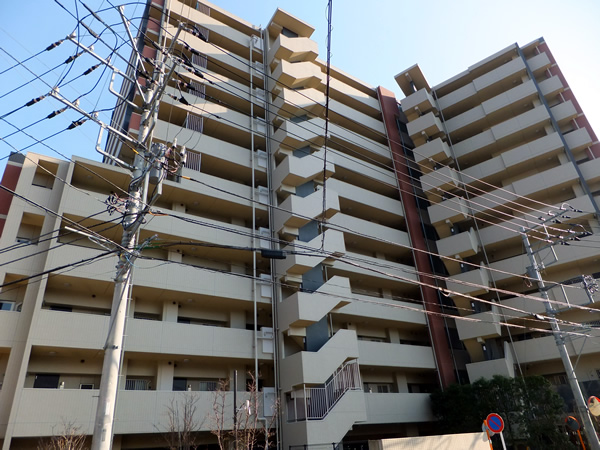 レクセルマンション鶴巻温泉の外観