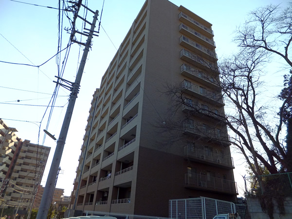 アールケープラザ鶴巻温泉の外観