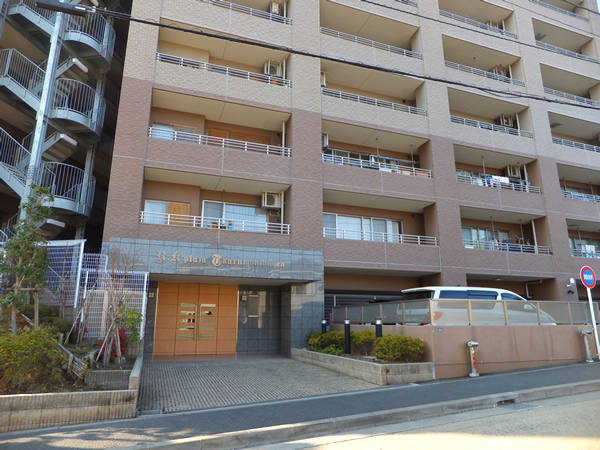 アールケープラザ鶴巻温泉の外観