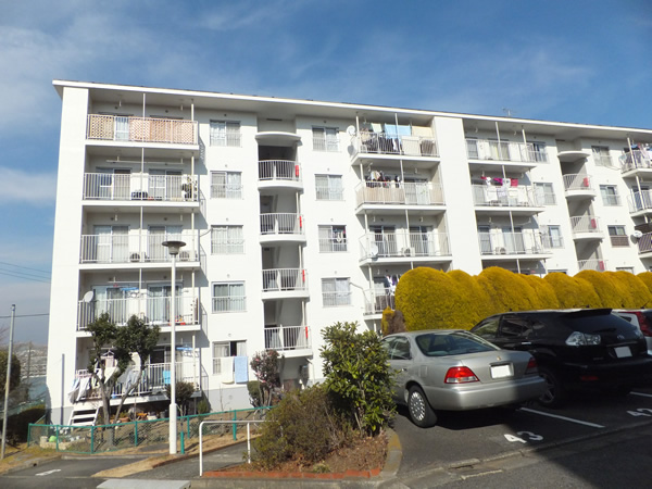 生田明王台ハイツC棟の外観