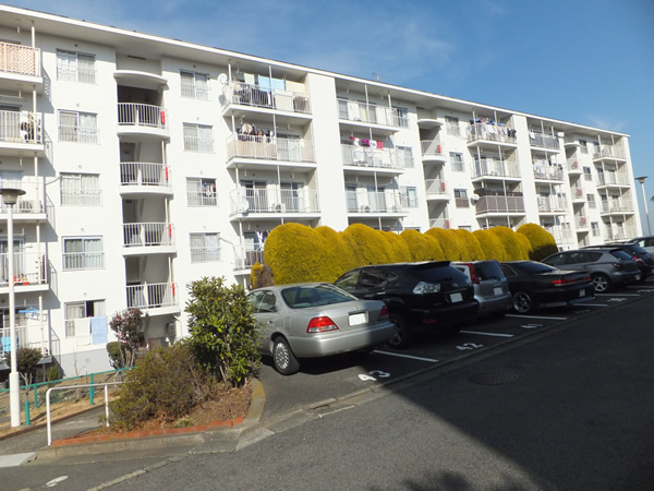 生田明王台ハイツC棟の外観