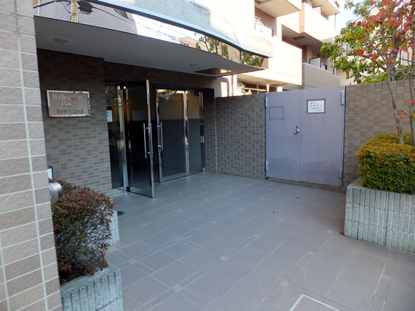 ミレニアムコート向ヶ丘遊園の外観